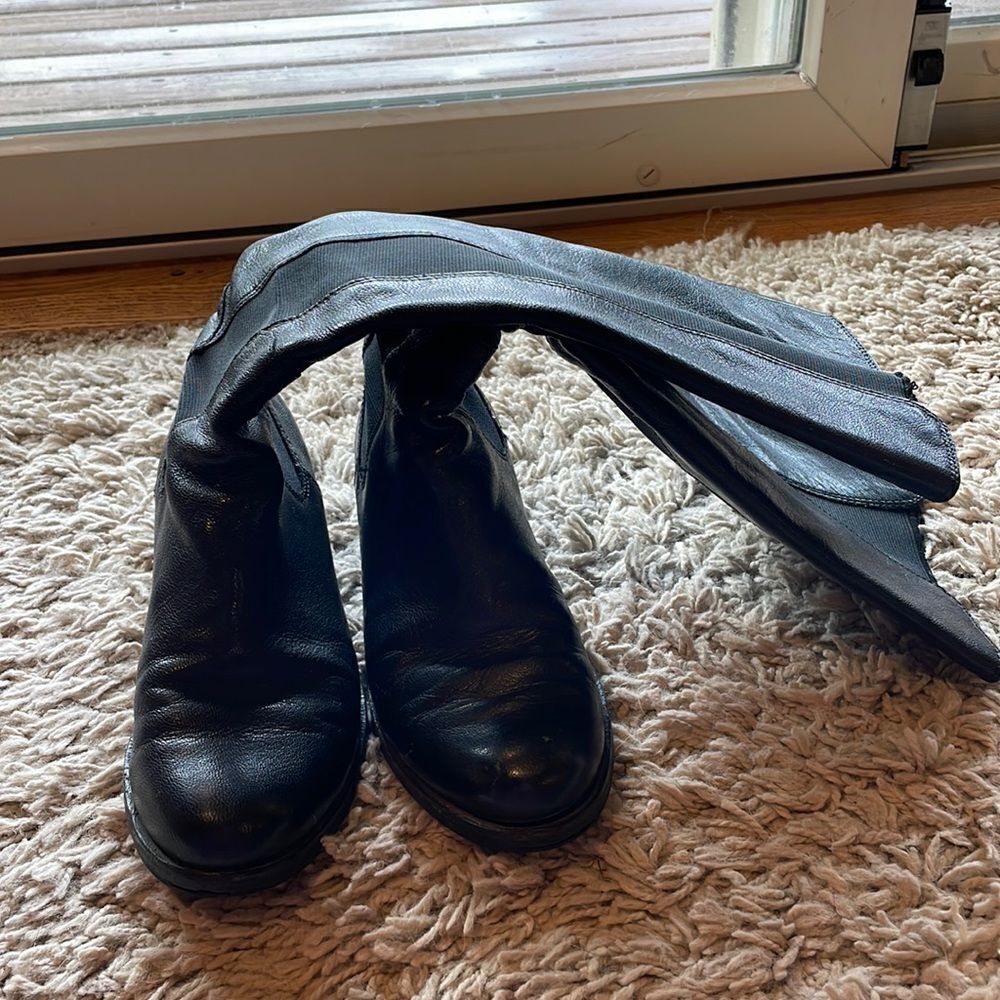 Nike Air Woman’s Black Leather Boots